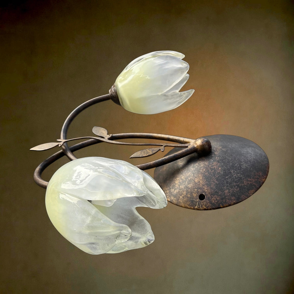 Paire d'Appliques Murales Florales Massive en Métal Patiné et Verre – Années 2000
