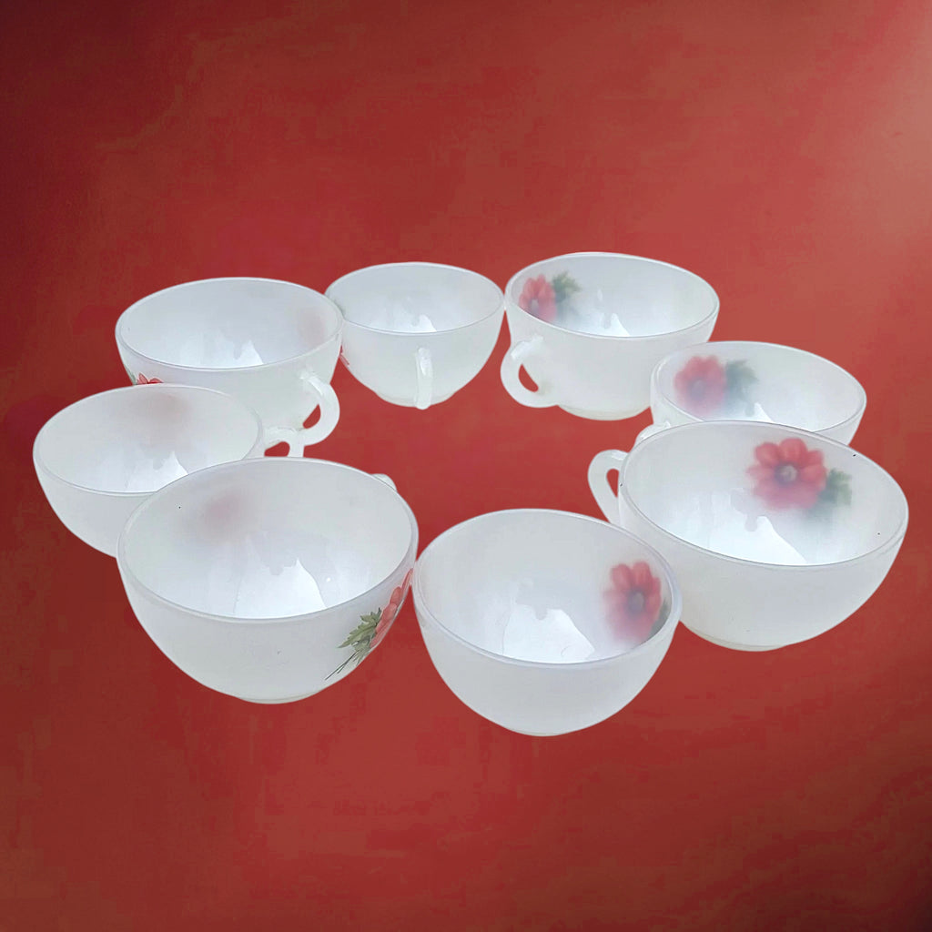Service Arcopal Flore en Verre Opalin – 8 Tasses et 8 Soucoupes – Années 70