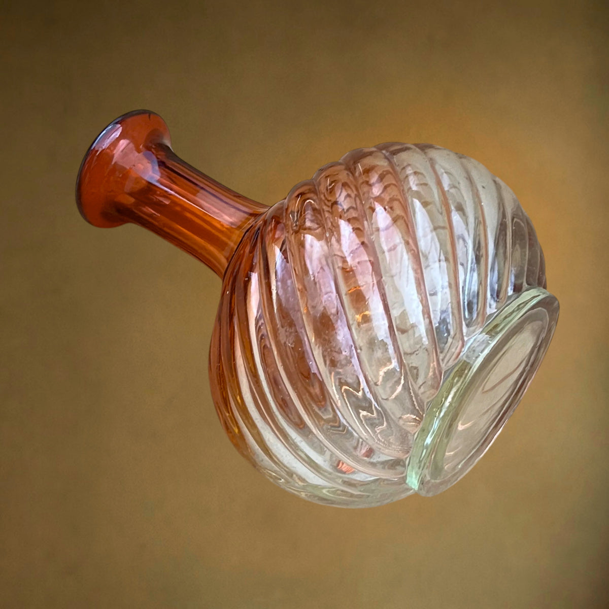 Nécessaire de Toilette en Cristal Rose Teinté Attribué à Baccarat, Modèle Bambous Tors – Vers 1900