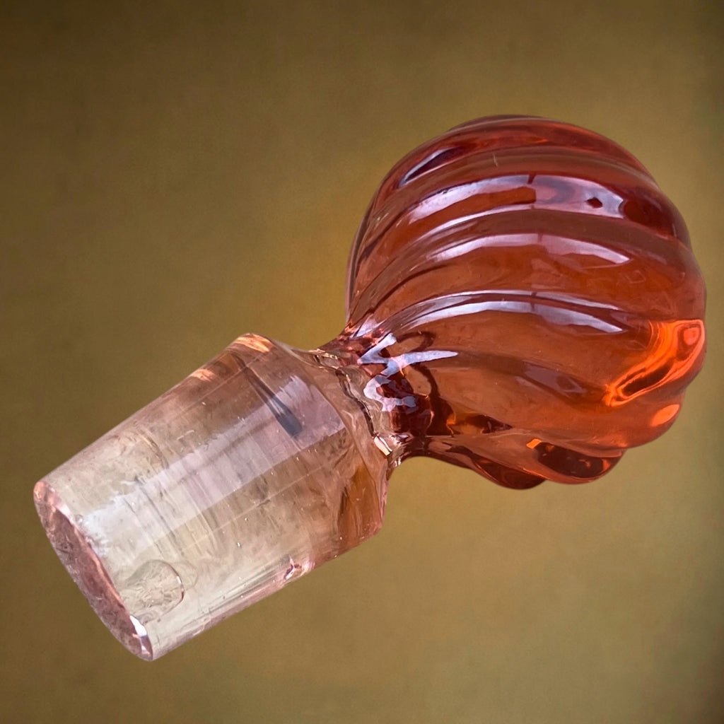 Nécessaire de Toilette en Cristal Rose Teinté Attribué à Baccarat, Modèle Bambous Tors – Vers 1900