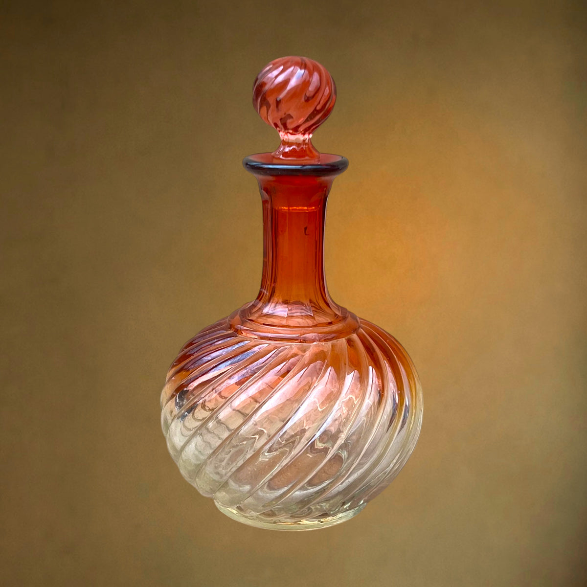 Nécessaire de Toilette en Cristal Rose Teinté Attribué à Baccarat, Modèle Bambous Tors – Vers 1900