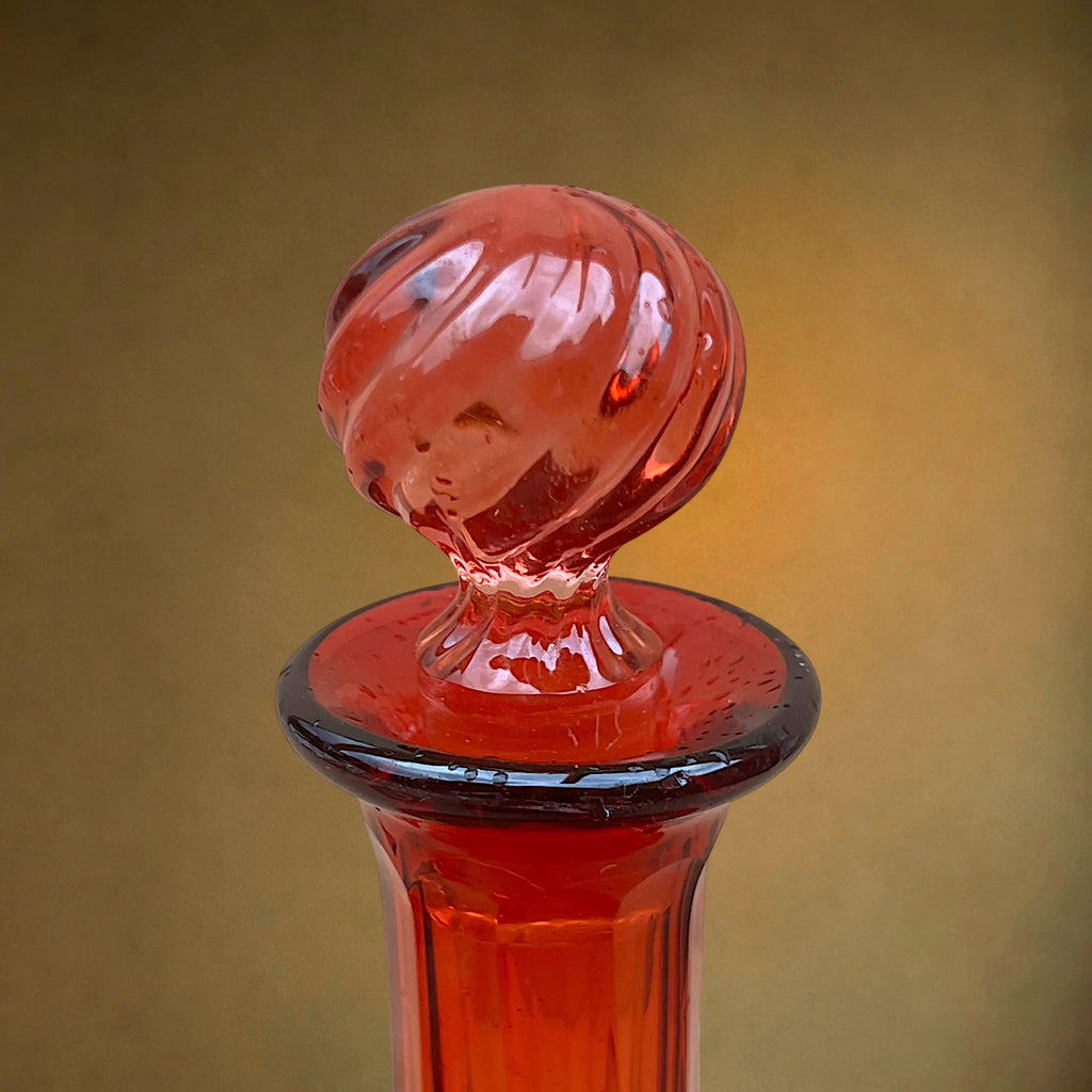 Nécessaire de Toilette en Cristal Rose Teinté Attribué à Baccarat, Modèle Bambous Tors – Vers 1900