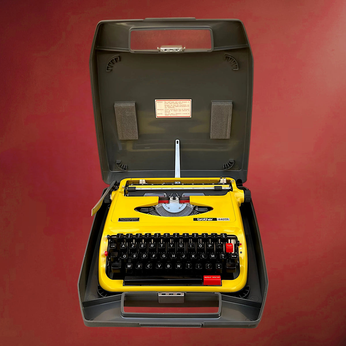 Machine à Écrire Brother 440TR Jaune AZERTY avec Étui Rigide – 1974