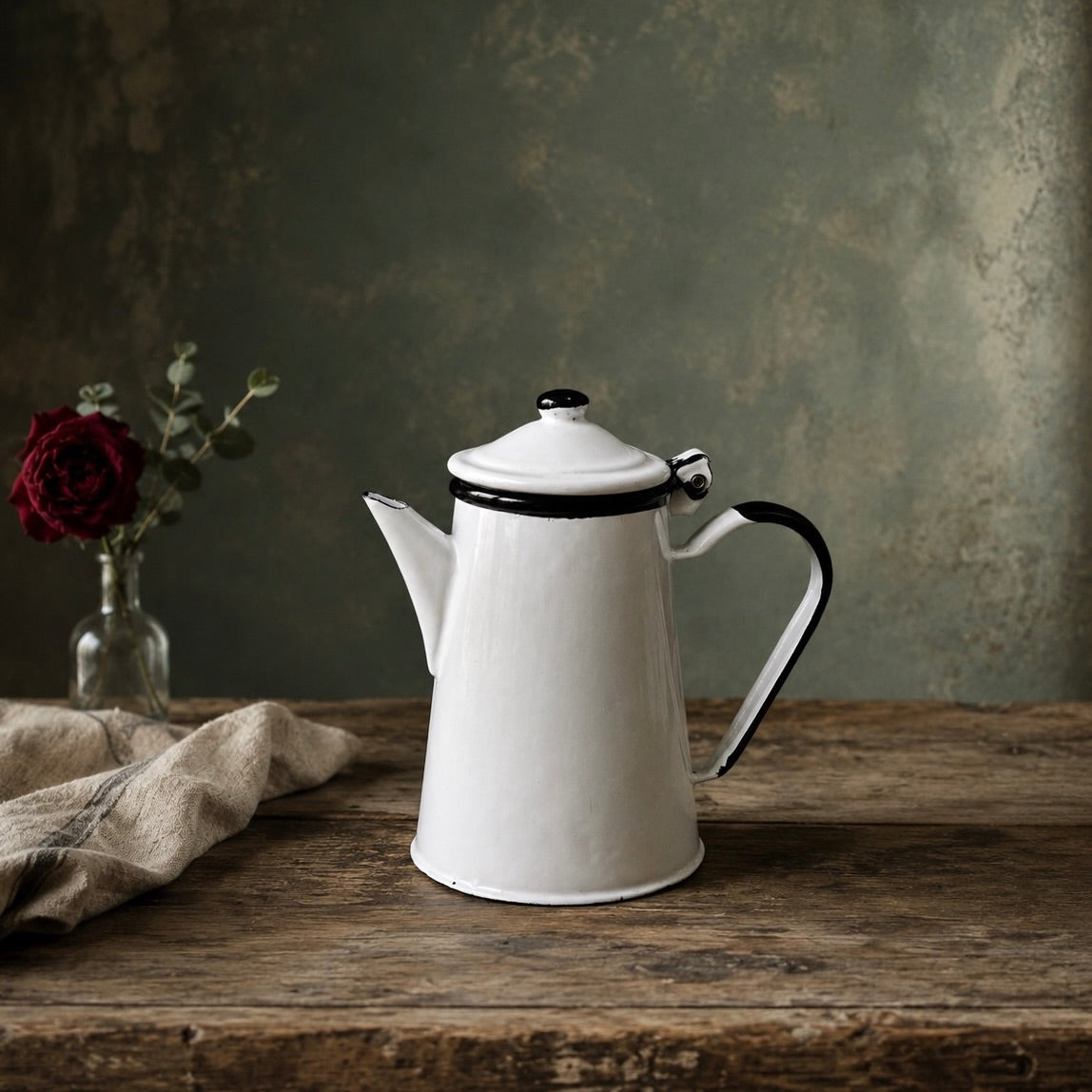 Cafetière Ancienne en Tôle Émaillée Blanche et Noire – Années 50