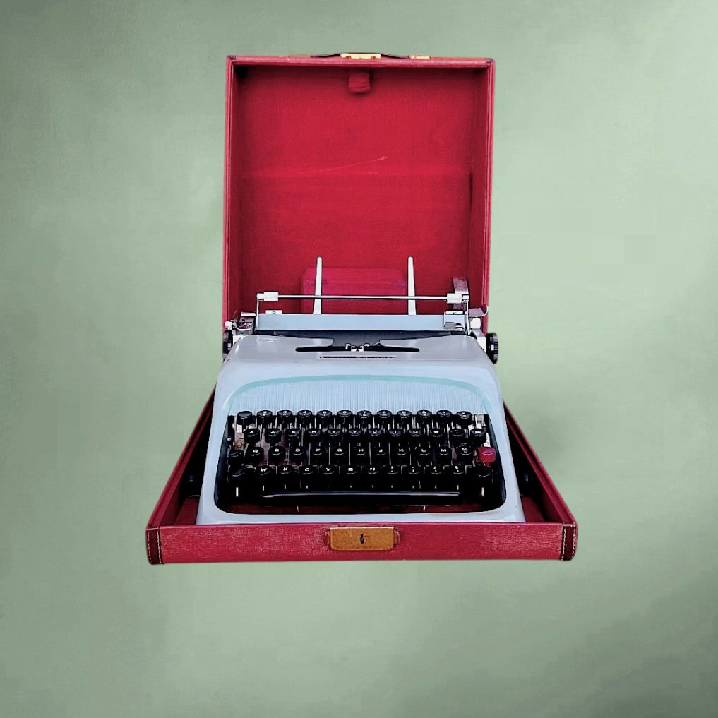 Machine à écrire OLIVETTI Studio 44 bleu – première série 1952 – design Marcello Nizzoli – valise d’origine