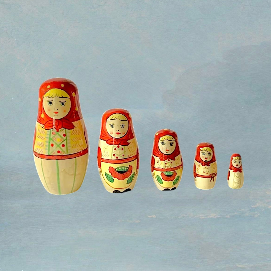 Matriochka vintage 8 poupées russes gigognes en bois peint – décor traditionnel – XXe siècle