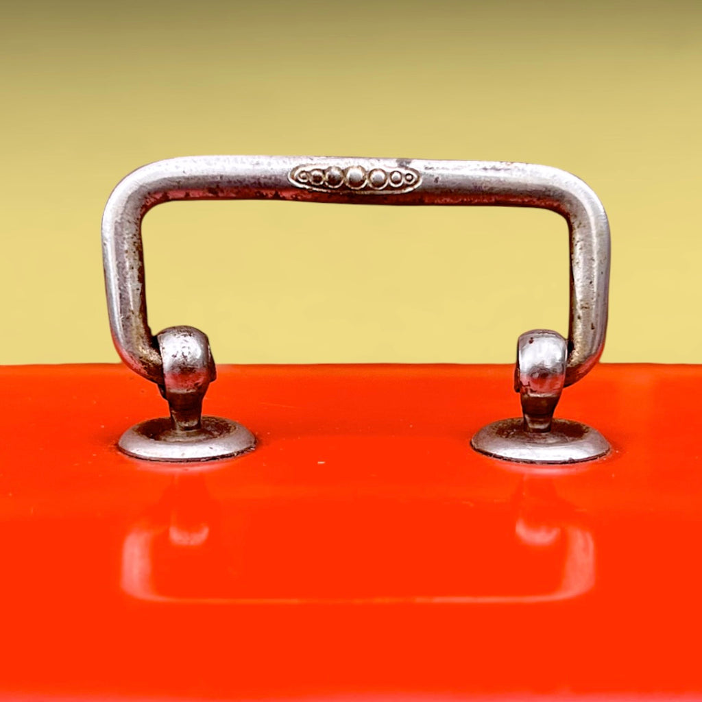 Petit coffre métallique vintage rouge orangé mallette métal années 60