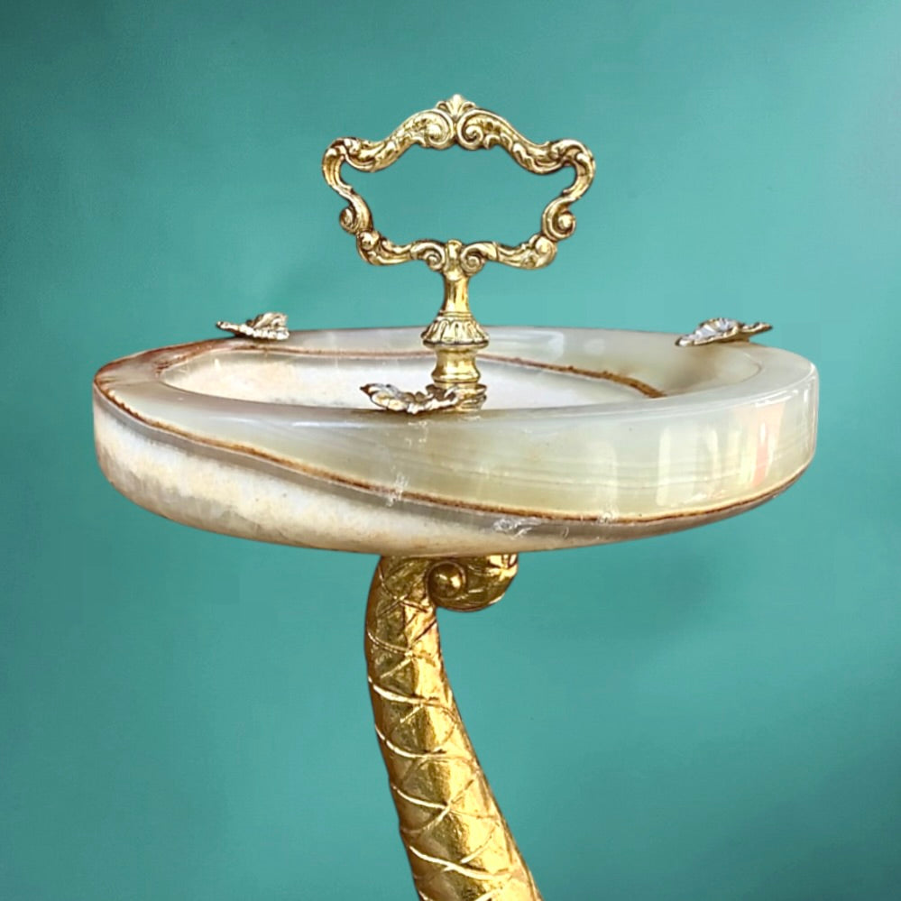 Ancien cendrier sur pied en laiton doré et onyx – poisson stylisé – vintage Hollywood Regency