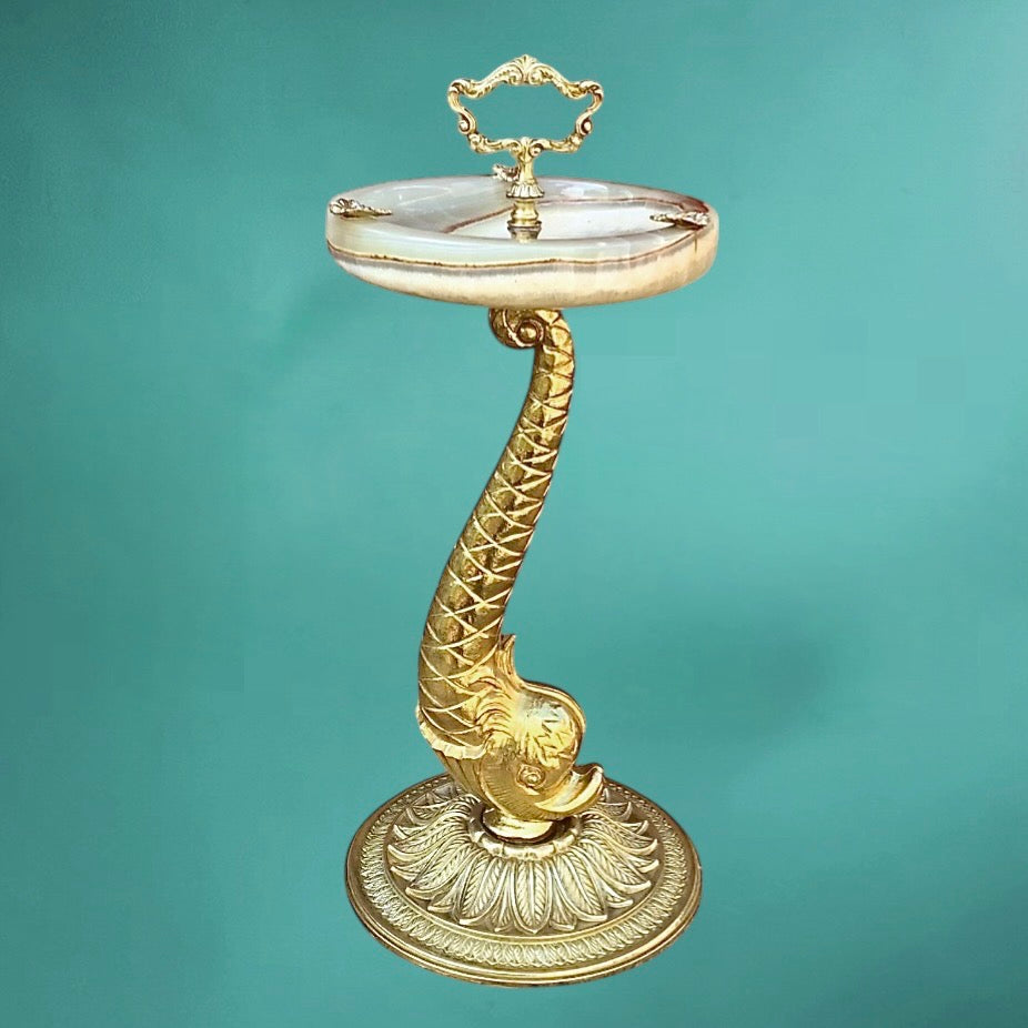 Ancien cendrier sur pied en laiton doré et onyx – poisson stylisé vintage
