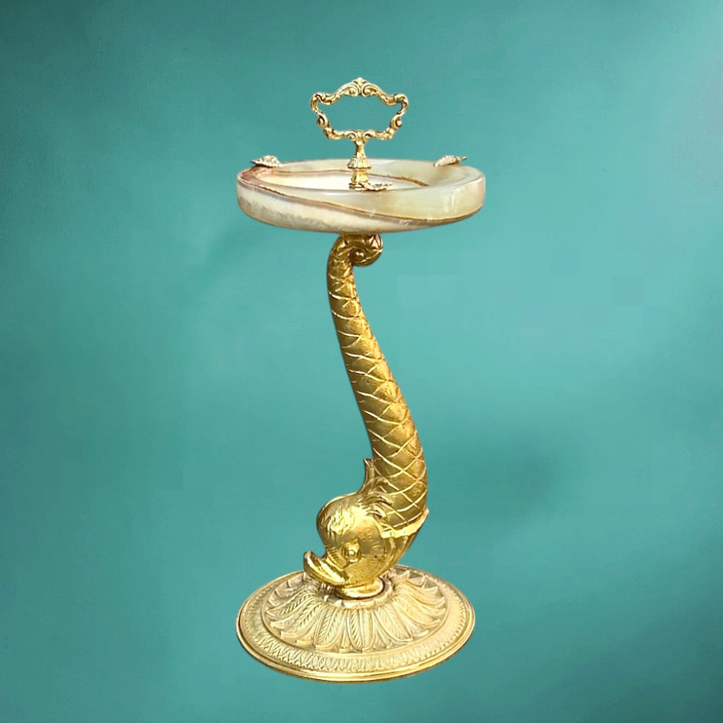 Ancien cendrier sur pied en laiton doré et onyx – poisson stylisé – vintage Hollywood Regency