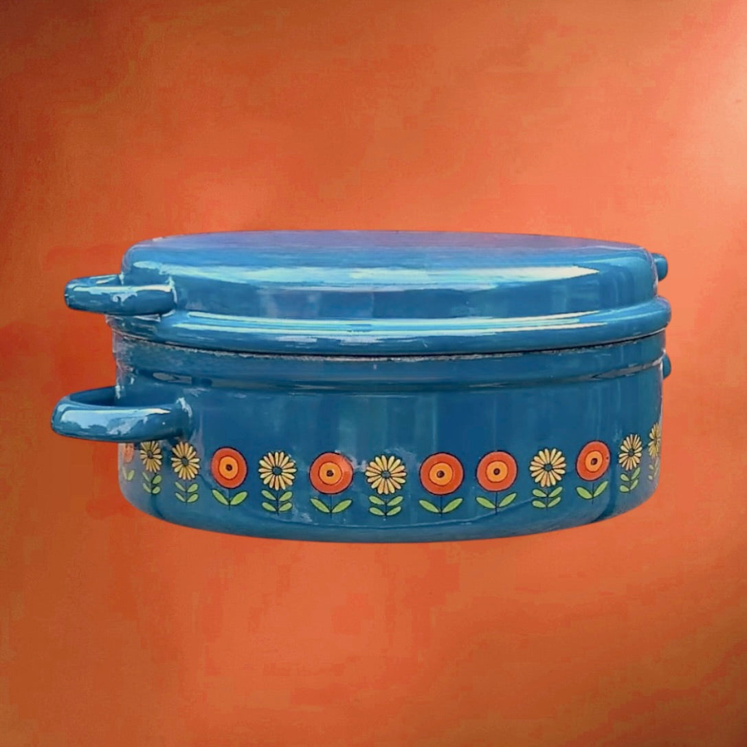 Cocotte vintage en tôle émaillée bleue Siegwerk – décor floral – années 70