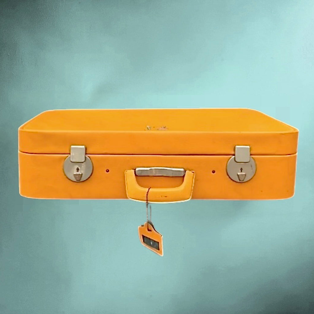 Valise vintage orange en Skaï années 1960 avec doublure satinée grise