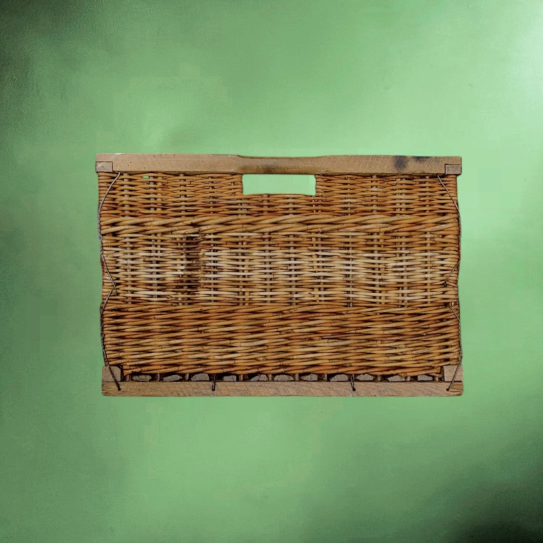 Ancien casier à bouteilles en osier et bois – 15 compartiments – années 30