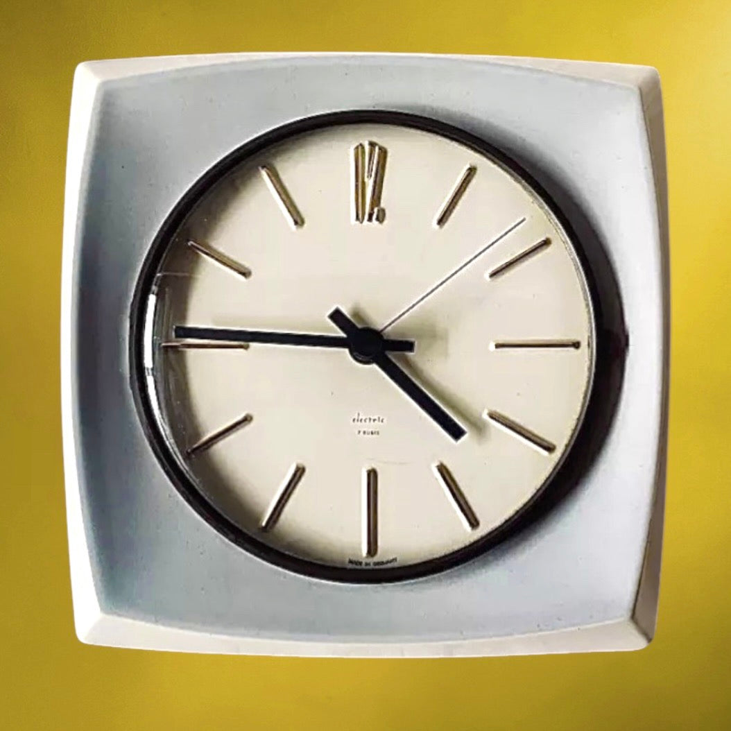 Horloge murale Junghans céramique gris et blanc – 7 rubis – années 70