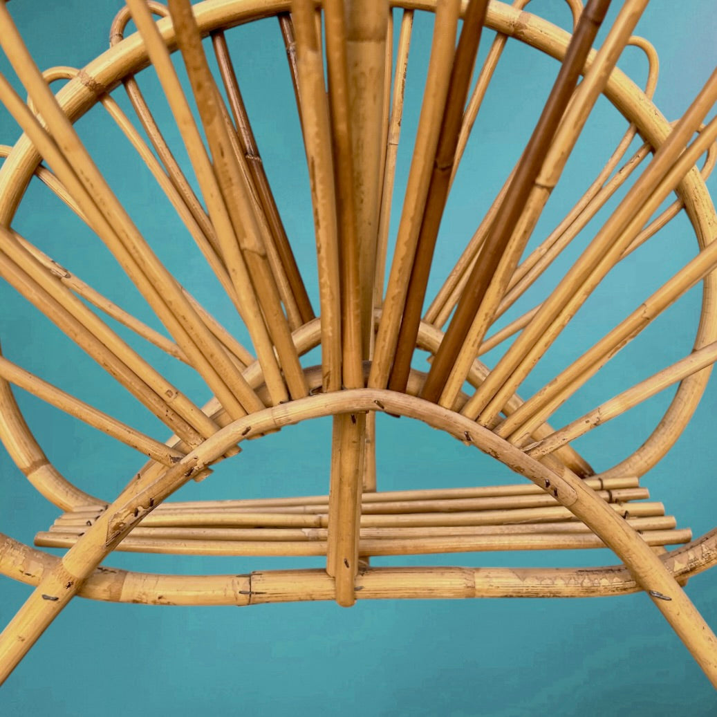 Porte-revue vintage en bambou années 60 – magazine rack rotin – design éventail bohème