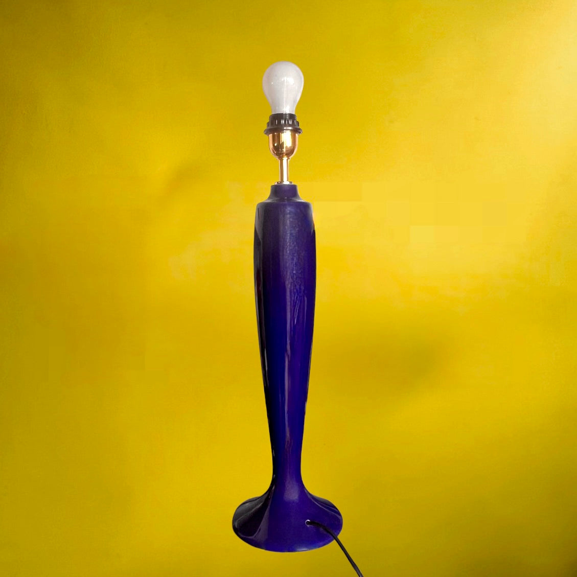 Grand pied de lampe vintage en céramique bleu cobalt  – années 1960