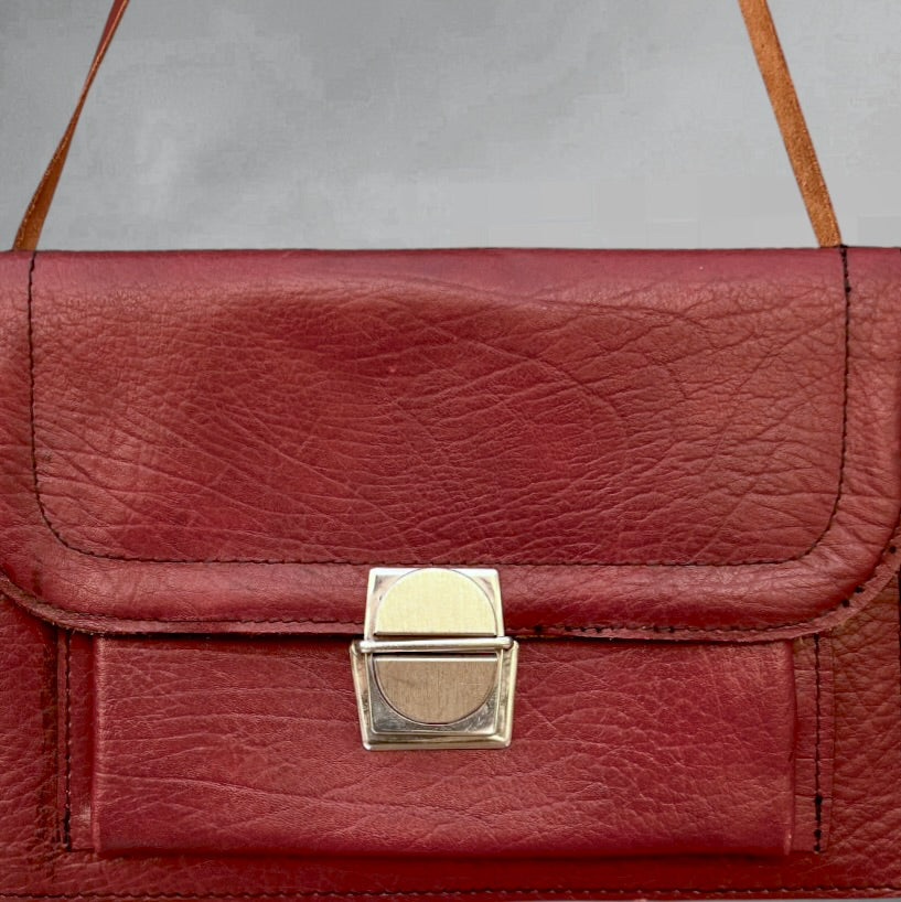 Sac appareil photo vintage en cuir bordeaux rigide – sacoche bandoulière rétro années 60 70