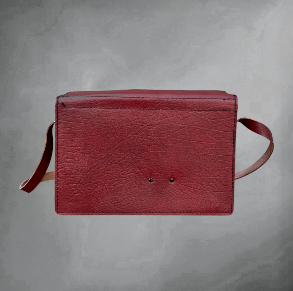 Sac appareil photo vintage en cuir bordeaux rigide – sacoche bandoulière rétro années 60 70