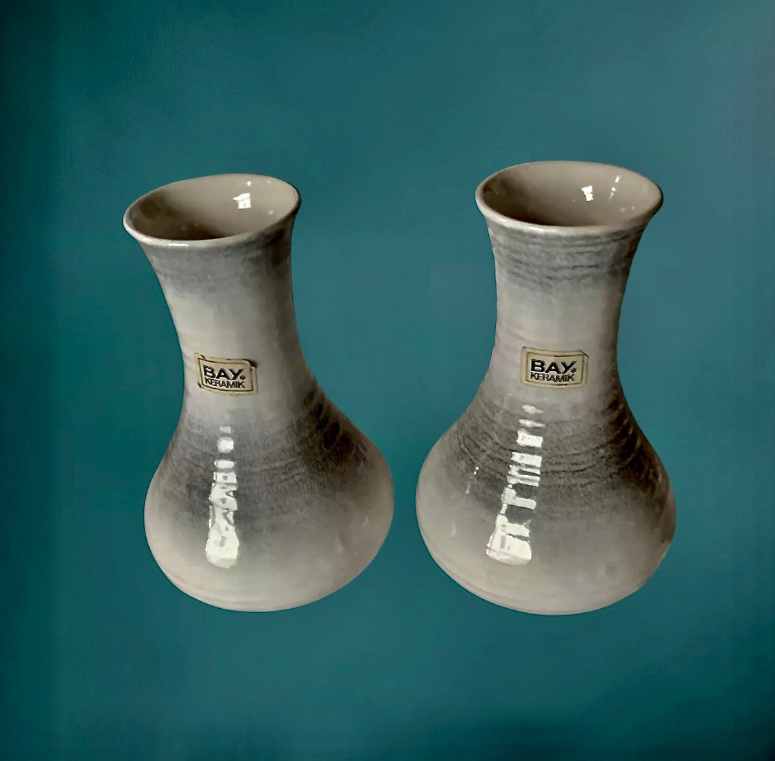 Paire de vases Bay Keramik blanc et gris – céramique vintage – West Germany années 60 70