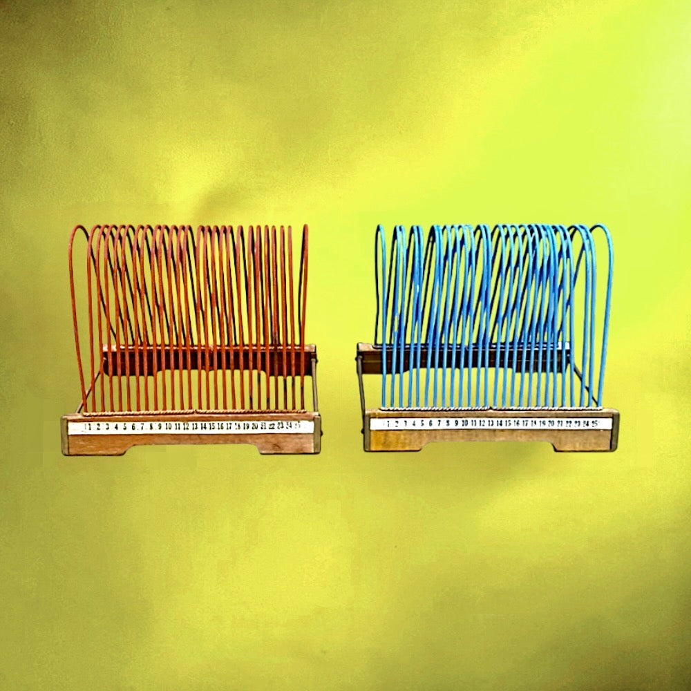 Paire porte-disques vintage rouge et bleu années 60
