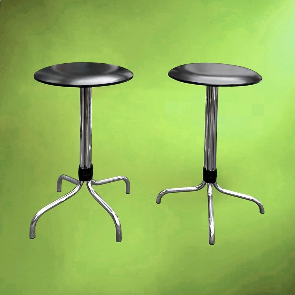 Paire de tabourets Brabantia vintage chrome et skaï noir années 60
Titre SEO :