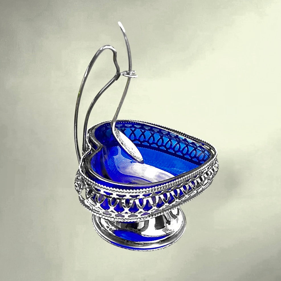 Sucrier vintage cœur en verre bleu cobalt avec cuillère – Angleterre
