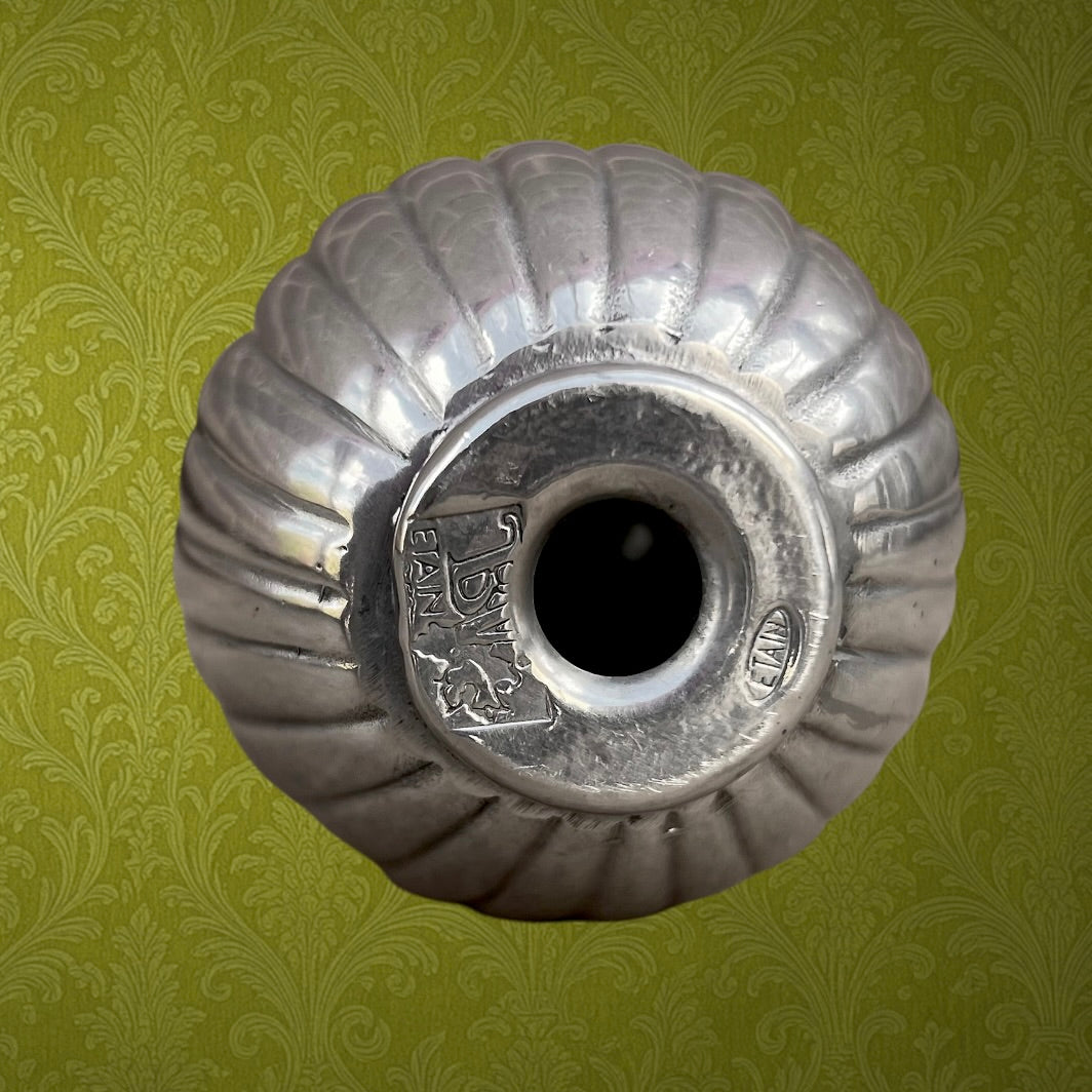 Objet suspendu en étain BV France forme ovoïde design vintage années 60 70 décoratif