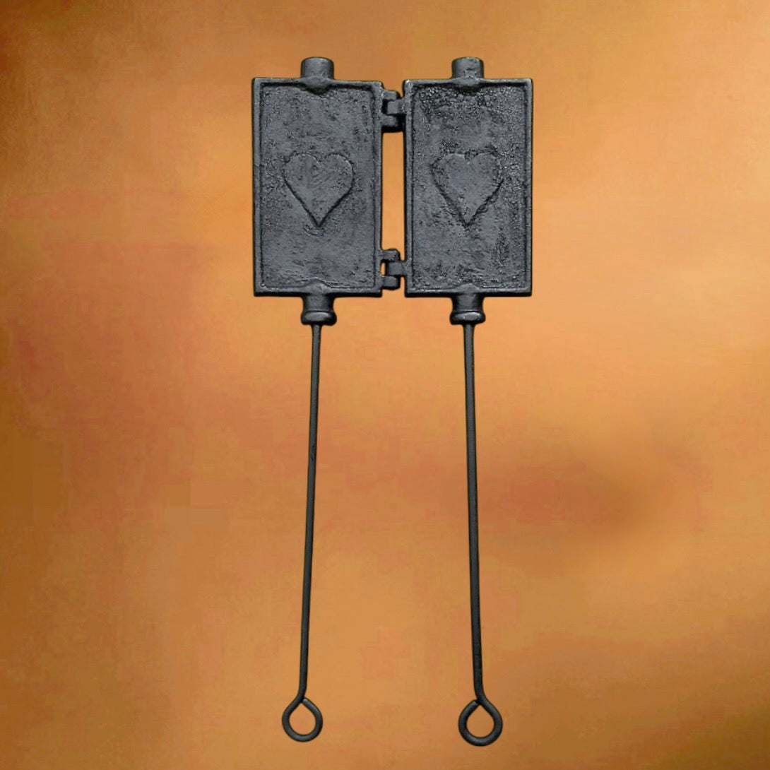 Gaufrier ancien en fonte à cœurs • ustensile de cuisson au feu • vintage années 40