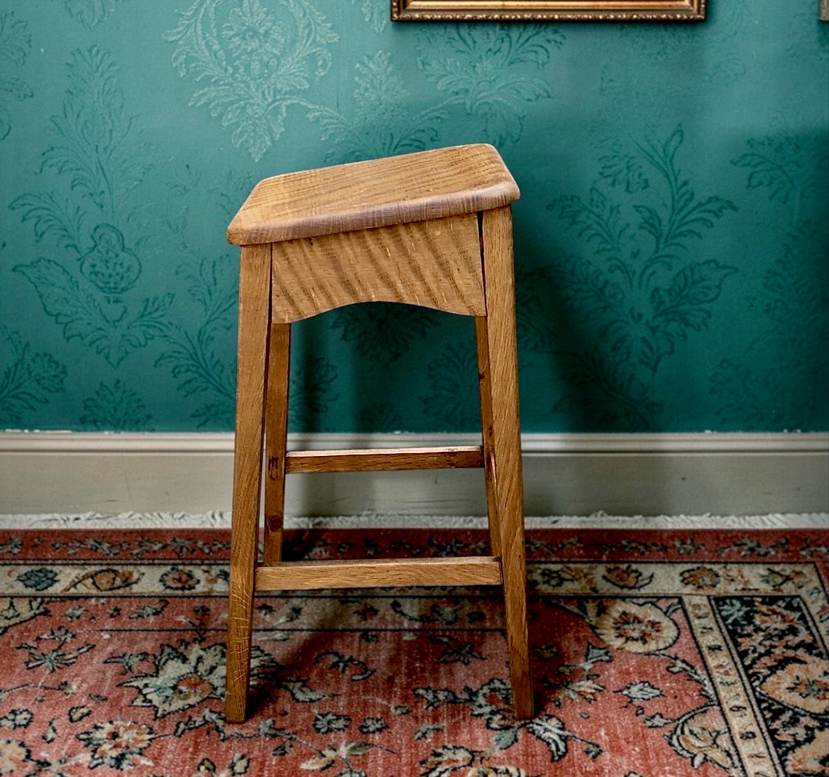Tabouret d’organiste ancien en chêne massif
