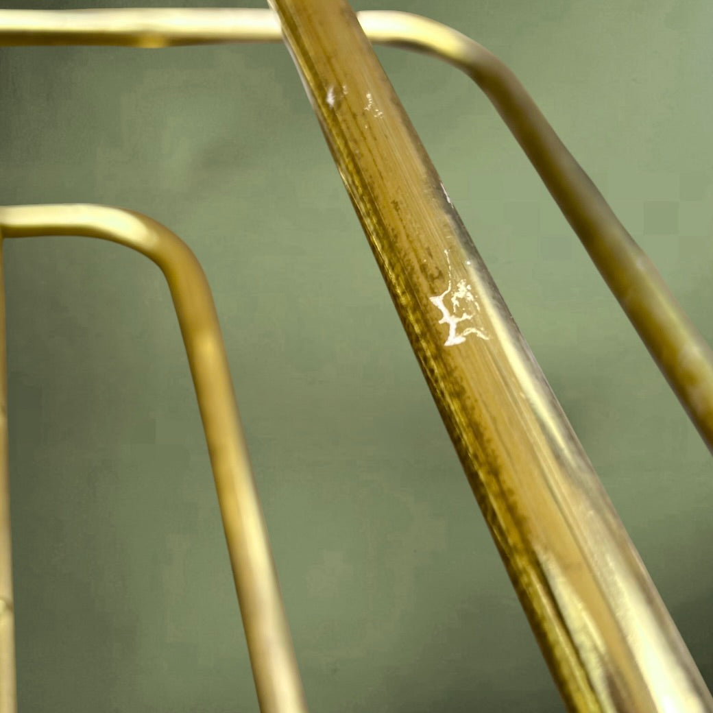 Porte-revues vintage en métal doré – design minimaliste – années 70