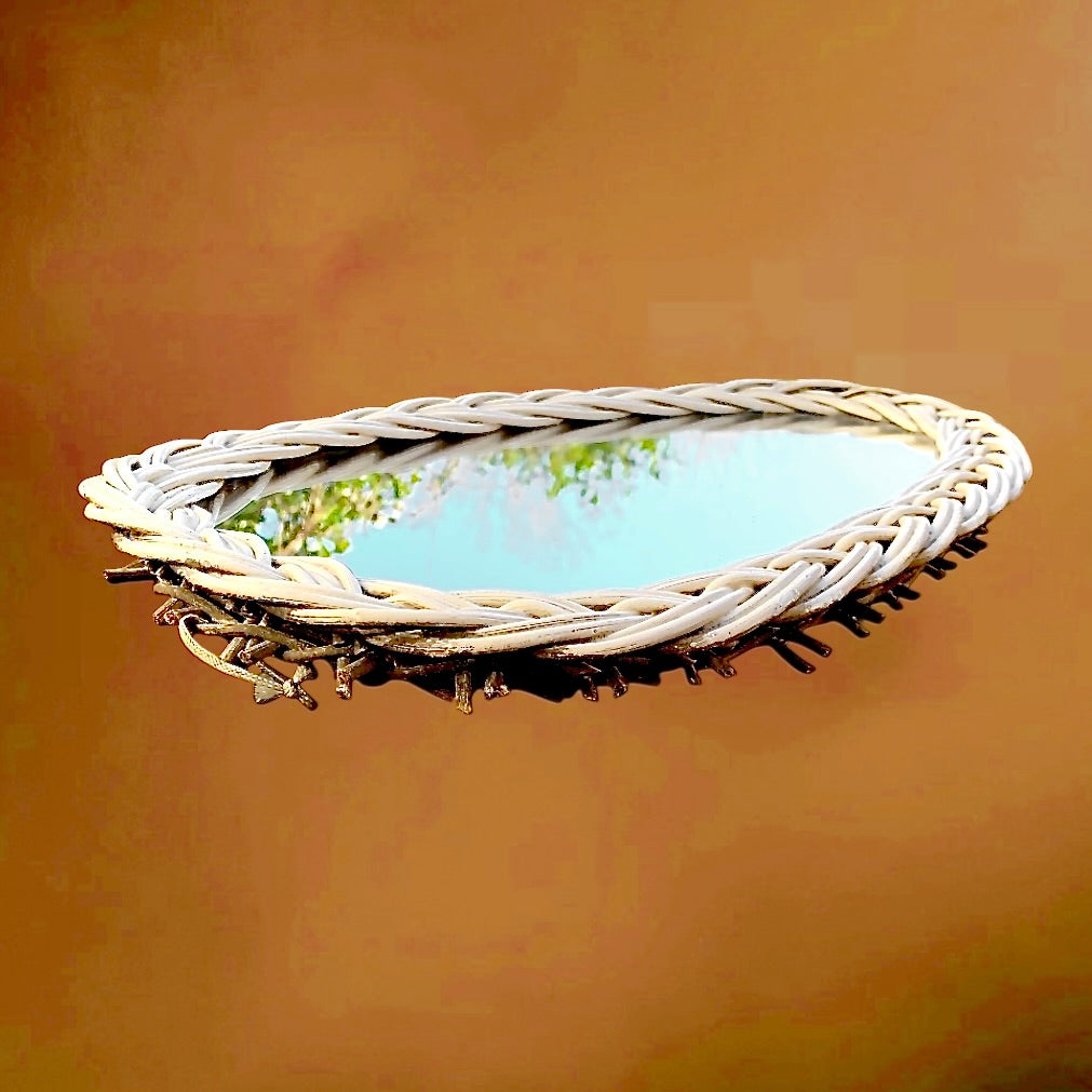 Miroir mural vintage en osier tressé blanc forme libre organique années 60