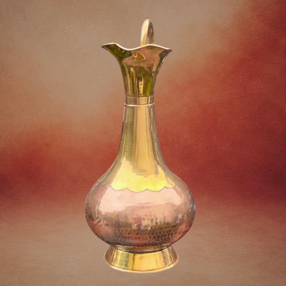 Grande cruche Dinant Delvaux cuivre martelé laiton années 60