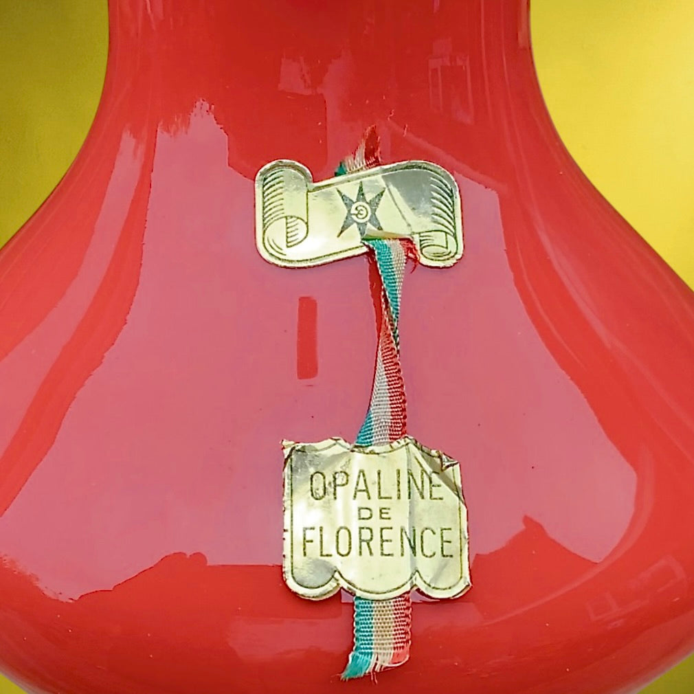 Vase pichet opaline rouge corail Florence vintage verre soufflé anse torsadée années 60