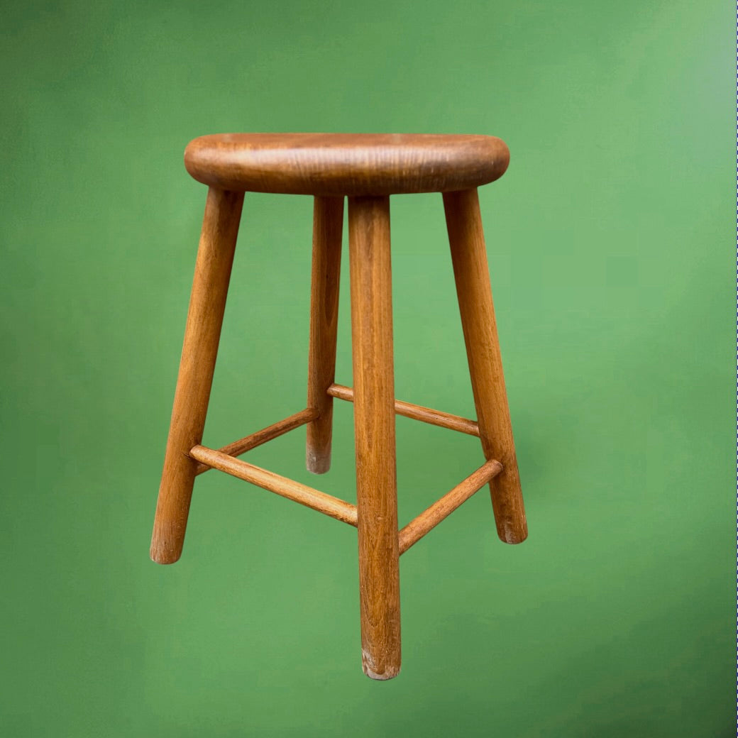 Tabouret ancien en bois massif verni – 4 pieds – style scandinave – années 60
