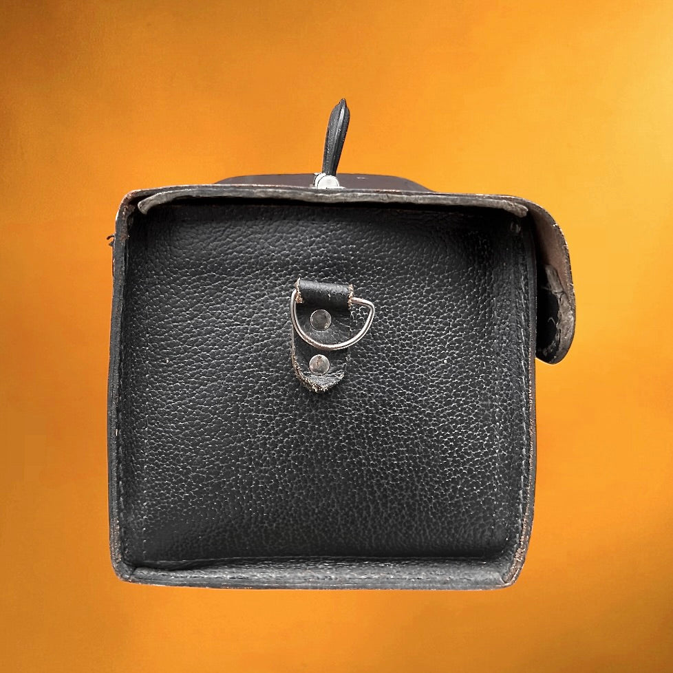 Sacoche à outils vintage en cuir noir épais – mallette artisan – années 50 60