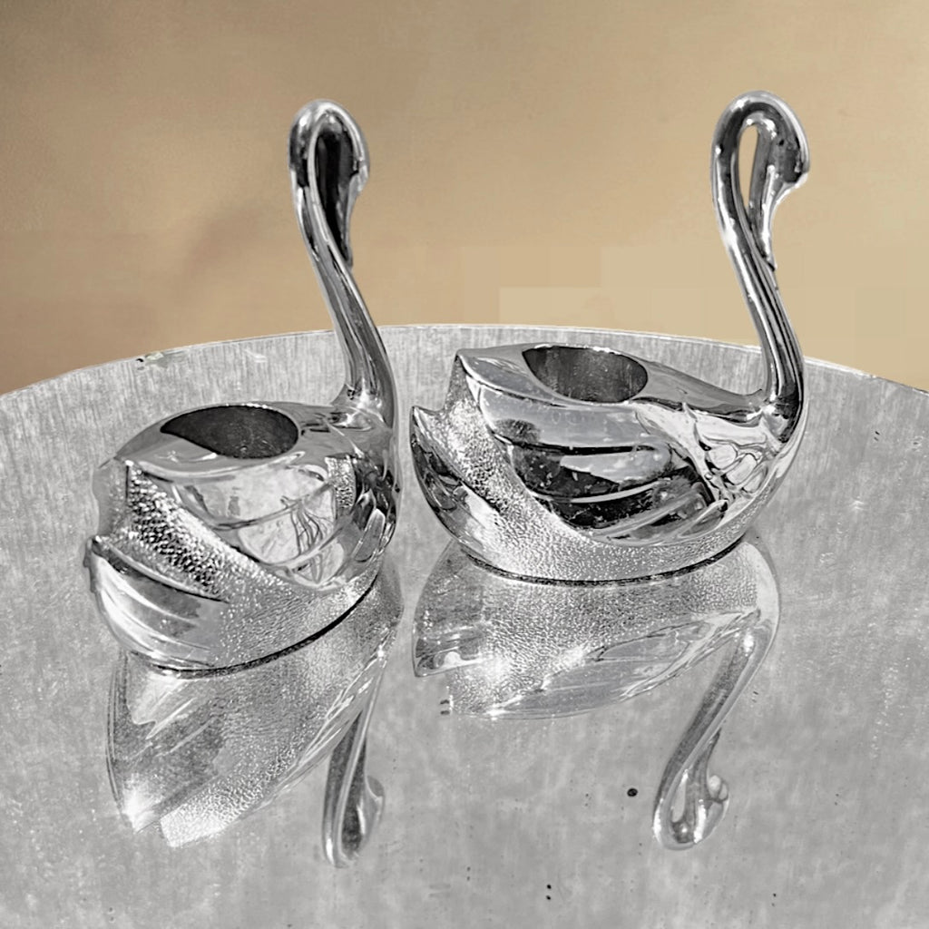 Bougeoirs cygnes vintage en métal argenté – Duo élégant années 60