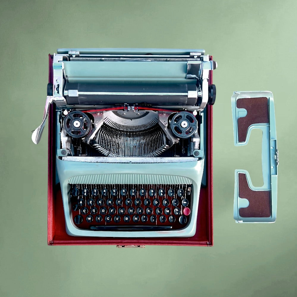 Machine à écrire OLIVETTI Studio 44 bleu – première série 1952 – design Marcello Nizzoli – valise d’origine
