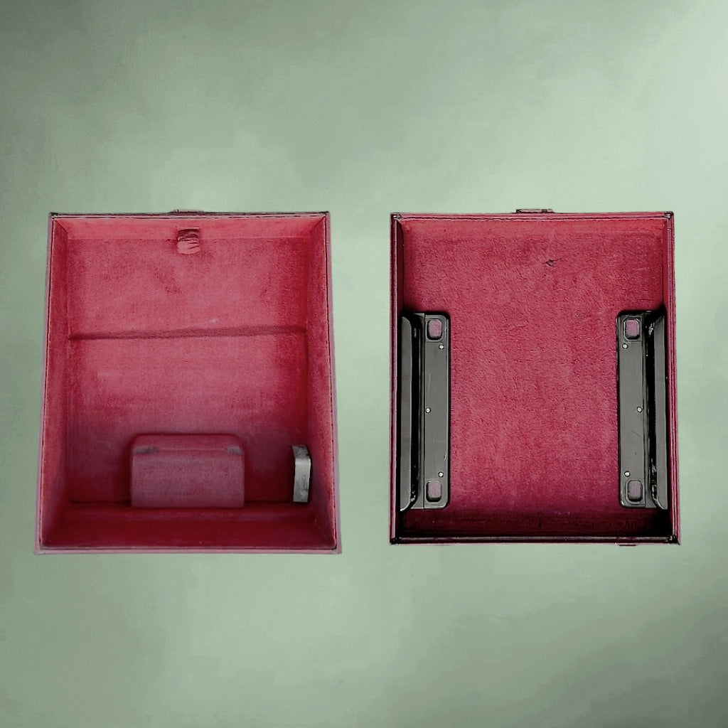 Machine à écrire OLIVETTI Studio 44 bleu – première série 1952 – design Marcello Nizzoli – valise d’origine