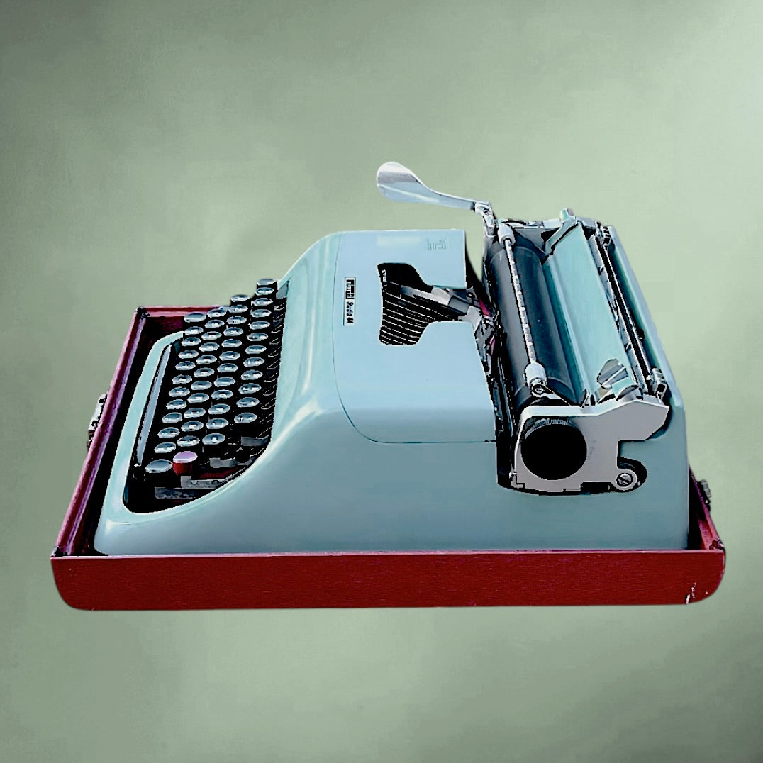 Machine à écrire OLIVETTI Studio 44 bleu – première série 1952 – design Marcello Nizzoli – valise d’origine
