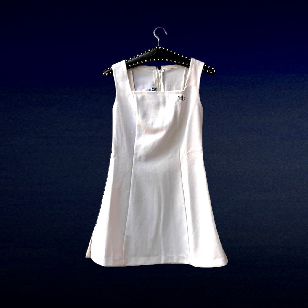 robe-tennis-adidas-vintage-blanche-1970-angleterre