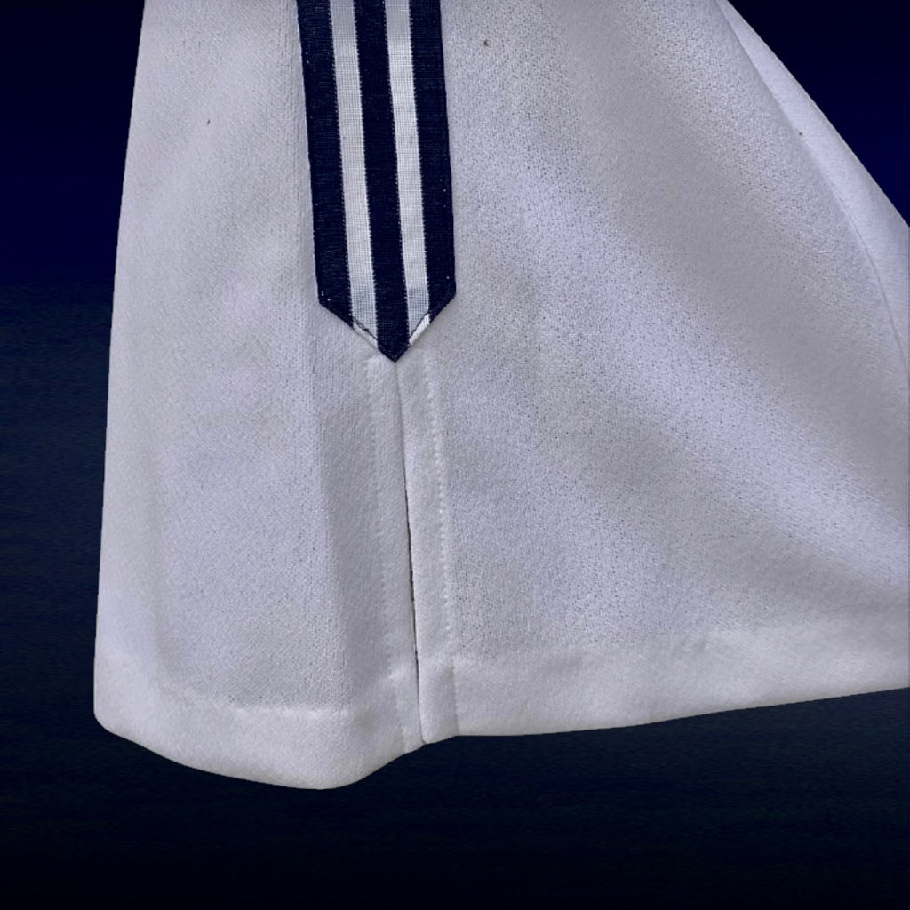 Robe de tennis ADIDAS vintage blanche – Made in England – années 70 – logo trèfle – sportswear rétro