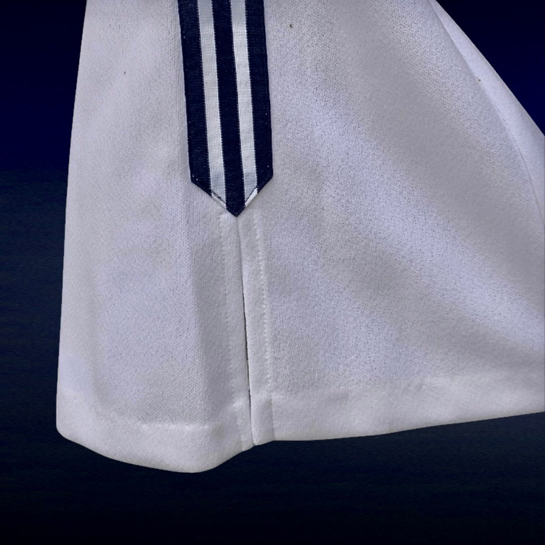 Robe de tennis ADIDAS vintage blanche – Made in England – années 70 – logo trèfle – sportswear rétro