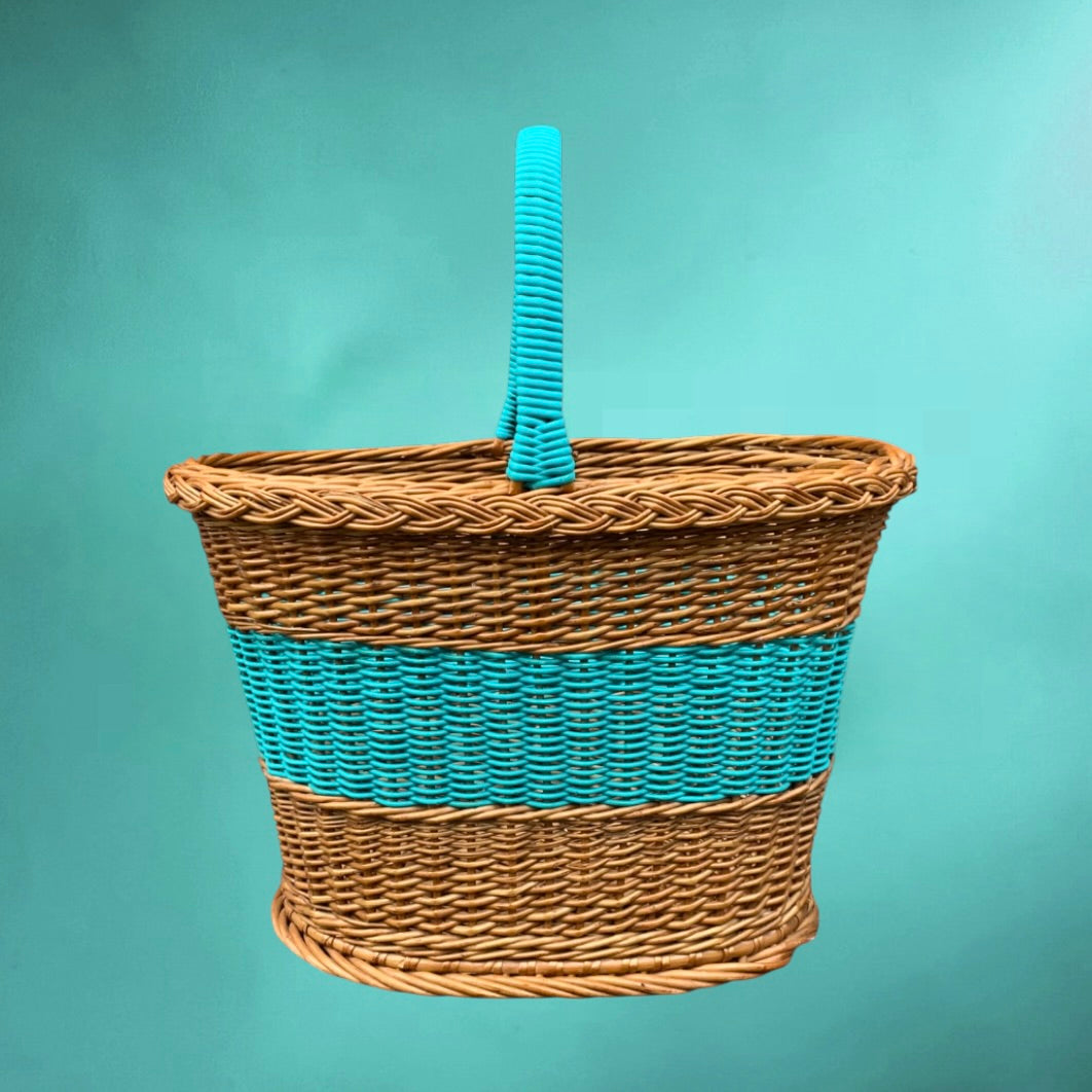Panier vintage osier et scoubidou turquoise années 60 – panier rétro tressé anse rigide