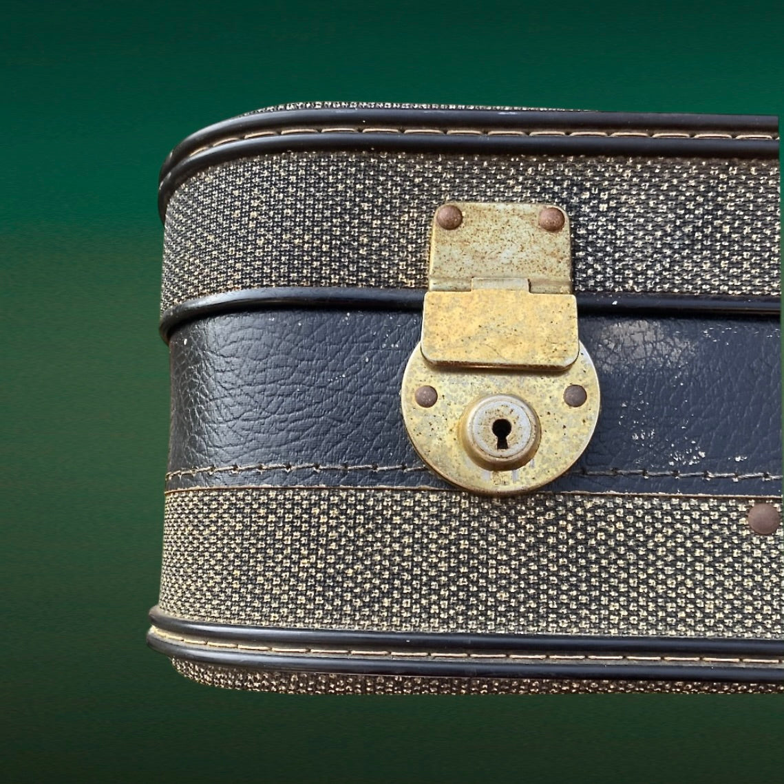 Valise vintage bleu marine moucheté blanc skaï années 60