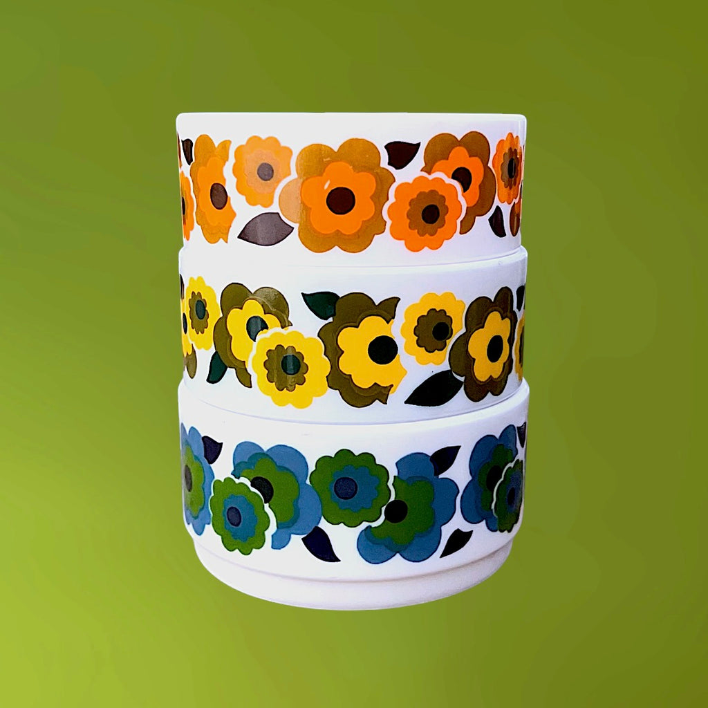 Lot de 6 ramequins Arcopal Lotus en verre opalin, décor floral années 70, couleurs vives, très bel état.