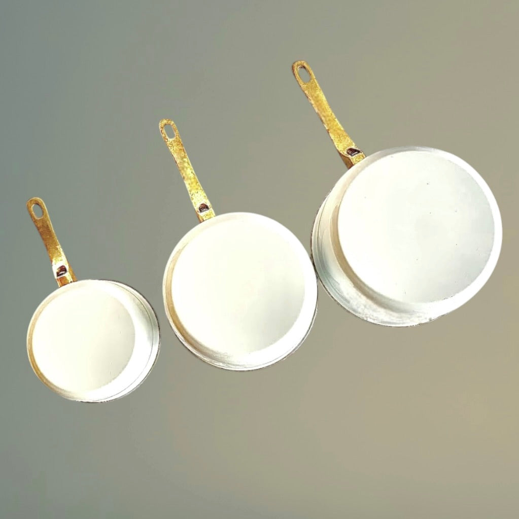 Casseroles Anciennes Tôle Émaillée Blanche Laiton Lot 3 Vintage Cuisine