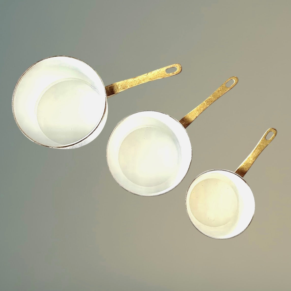 Casseroles Anciennes Tôle Émaillée Blanche Laiton Lot 3 Vintage Cuisine