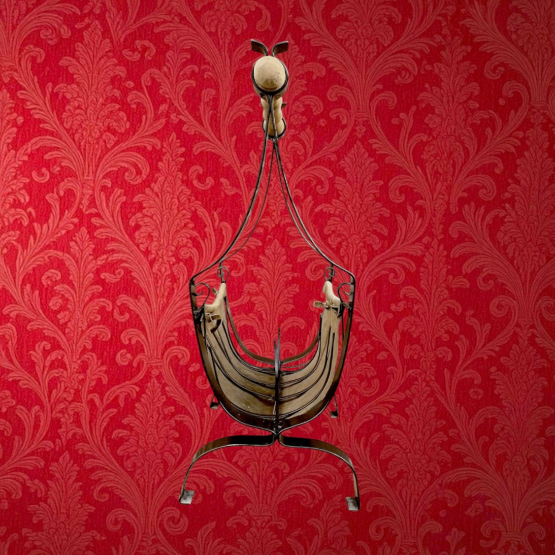 Porte-revues vintage en fer forgé, bois et daim – design brutaliste années 50/60