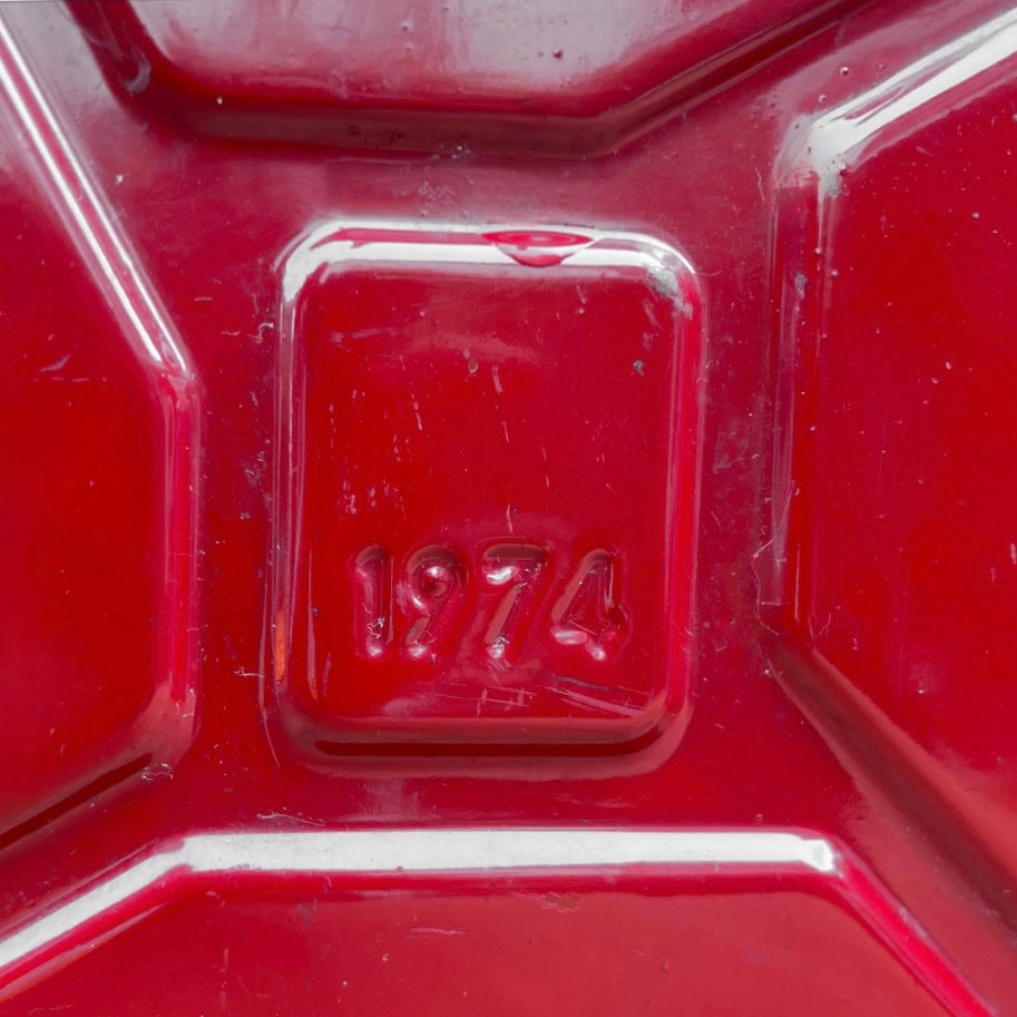 Jerrycan vintage P.N. métal rouge 5L avec bec verseur bidon essence ancien années 70