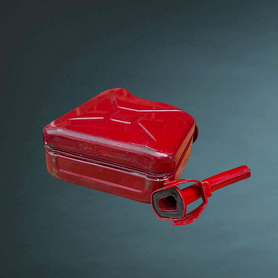 Jerrycan vintage P.N. métal rouge 5L avec bec verseur bidon essence ancien années 70